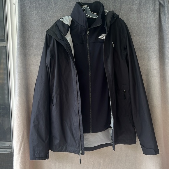 North Face Men’s Dryvent jacket with removable fleece insert. Size S - Picture 2 of 6